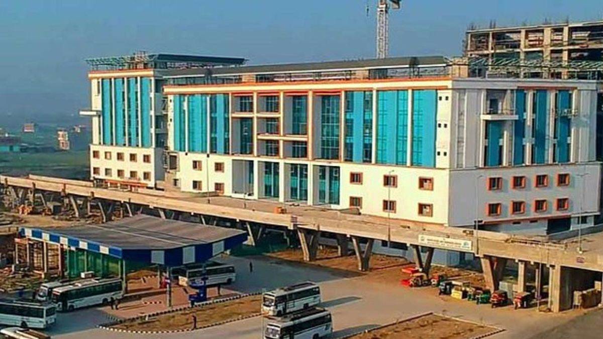 https://www.jagranimages.com/images/newimg/15072025/15_07_2025-bus_stand_23984473_10344659.jpg