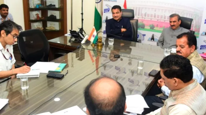 दिल्ली में केंद्रीय मंत्री नितिन गडकरी के साथ बैठक के दौरान मुख्यमंत्री सुखविंदर सिंह सुक्खू।