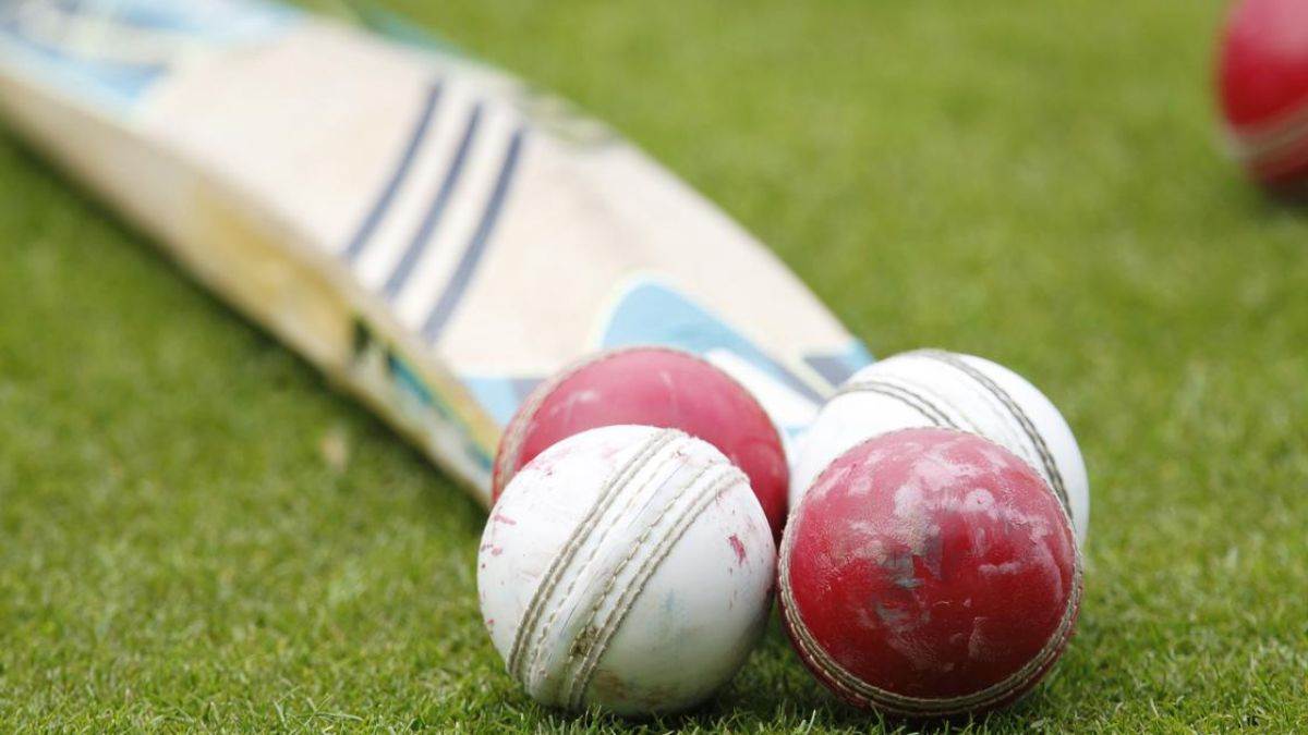 https://www.jagranimages.com/images/newimg/15072025/15_07_2025-cricket_balls__23985121.jpg