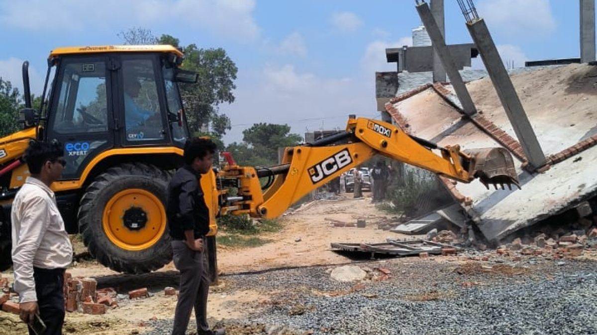 ncr ghaziabad news gda demolishes illegal construction in zone5