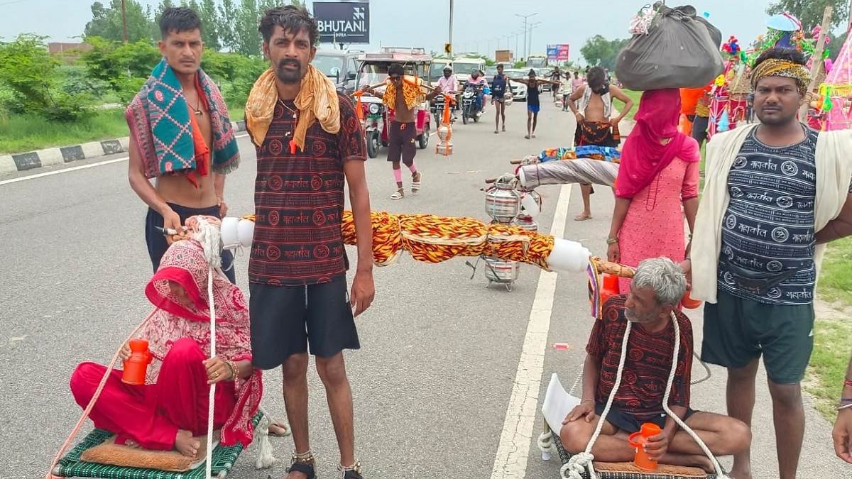 https://www.jagranimages.com/images/newimg/15072025/15_07_2025-kanwad_yatra_23984710.jpg