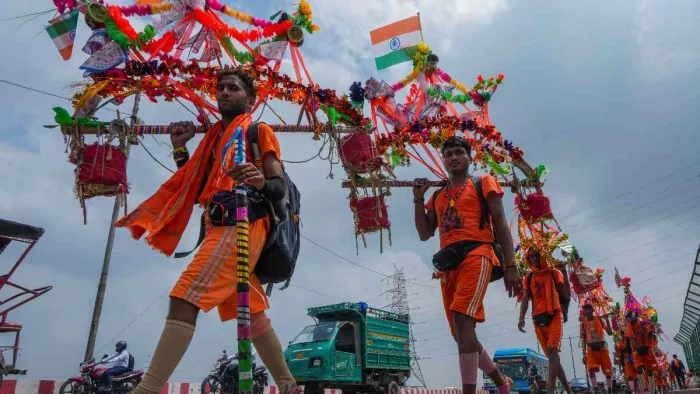 कांवड़ रूट पर QR कोड लगाने का मामला सुप्रीम कोर्ट पहुंचा। फोटो- पीटीआई