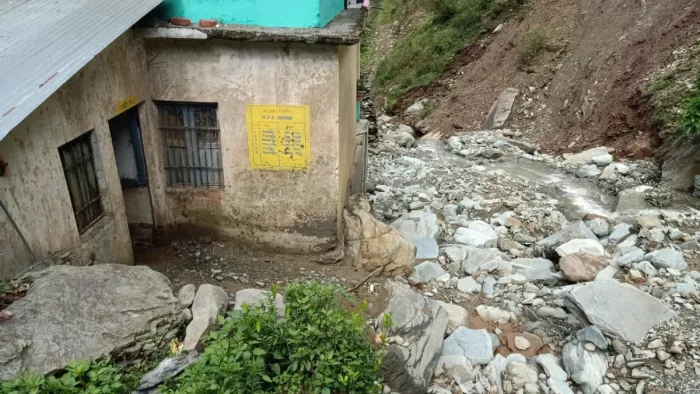 सराज के सरोआ कैंची से दारण,हंडोचा-कोटलू मार्ग पर भारी नुकसान (Jagran Photo)