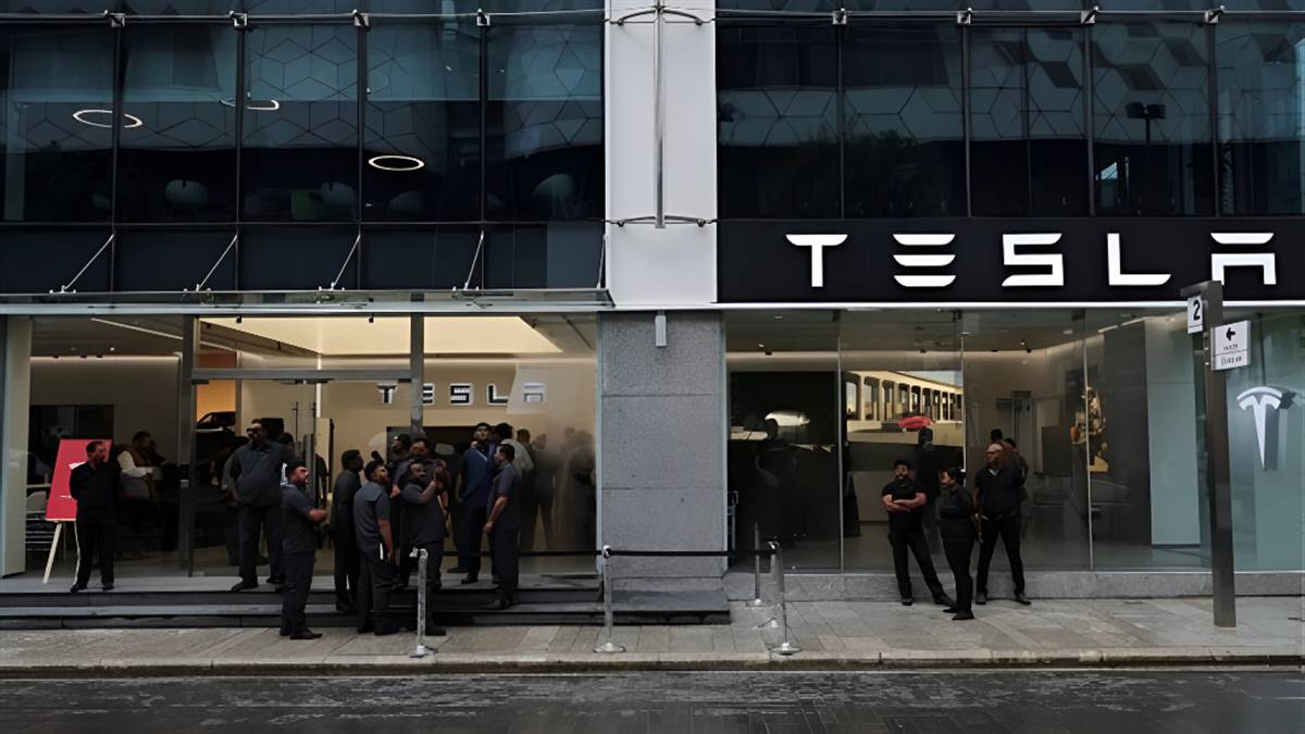 https://www.jagranimages.com/images/newimg/15072025/15_07_2025-tesla_showroom_1_1_23984623.jpg