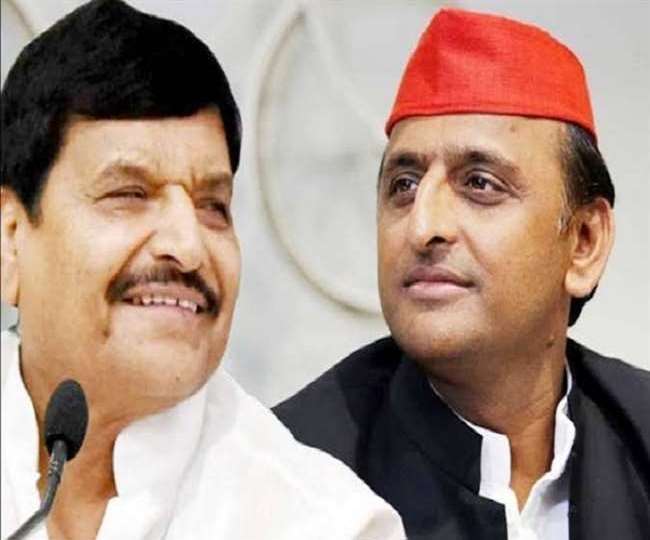 प्रदर्शनी के शहीद स्मारक पर श्रद्धा सुमन अर्पित करने के उपरांत शिवपाल यादव।