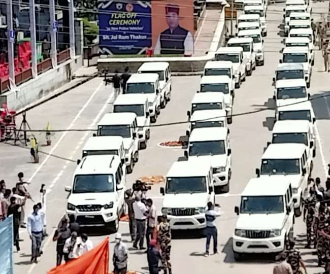 75वें स्वतंत्रता दिवस समारोह पर मुख्यमंत्री जयराम ठाकुर ने हिमाचल प्रदेश पुलिस को 34 गाड़ियों की सौगात दी है।