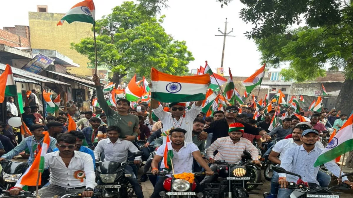 Independence Day in Aligarh: कौड़ियागंज में भाजपाइयों ने निकाली विशाल तिरंगा यात्रा