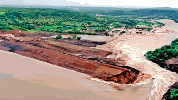 Karam Dam Leakage: कारम नदी का पानी मात्र सात मिनट में सात किमी. दूर गुजरी गांव पहुंच गया
