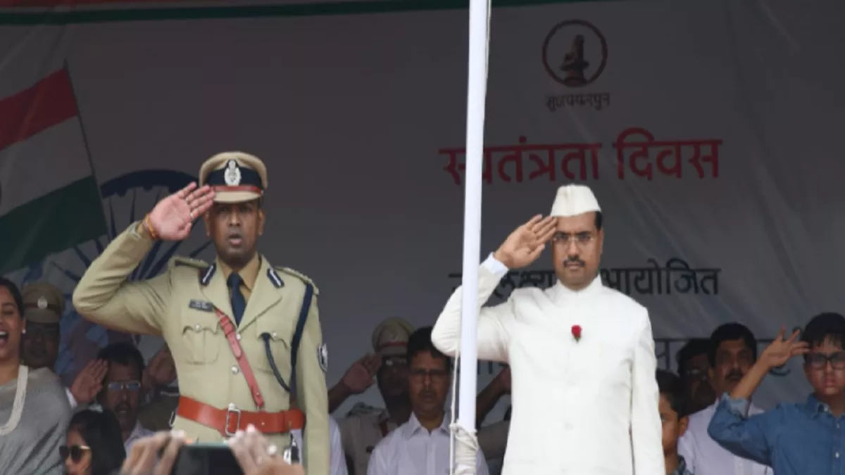 Independence Day 2022: मुजफ्फरपुर समेत पूरे उत्तर बिहार में शान से लहराया तिरंगा, लोगों ने दी झंडे को सलामी