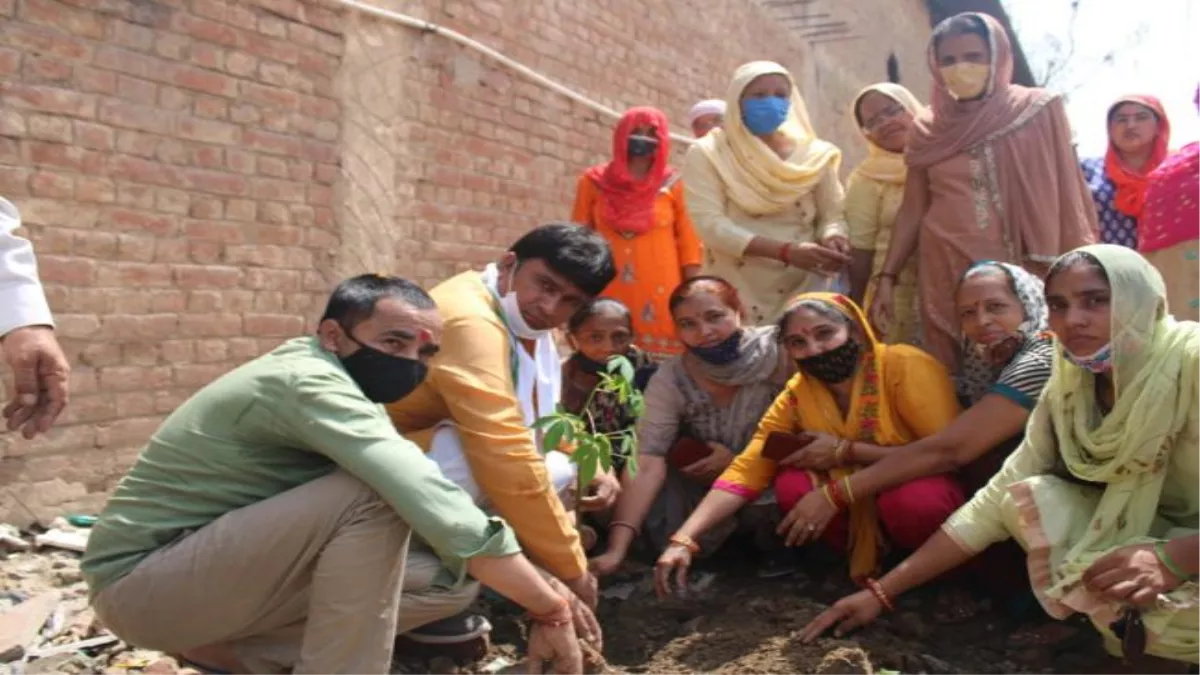 Delhi News: ध्वजारोहण के साथ बलिदानियों के नाम पर पौधरोपण करेगी आरडब्ल्यूए
