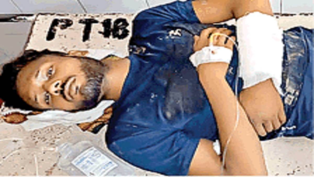 customer service center operator shot and looted 1 lakh 68 thousand in gorakhpur gajpur bazar