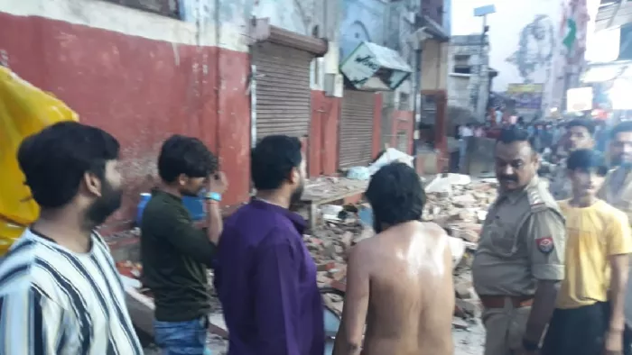हादसे की सूचना मिलने पर मौके पर डीएम और एसएसपी पहुंचे हैं।