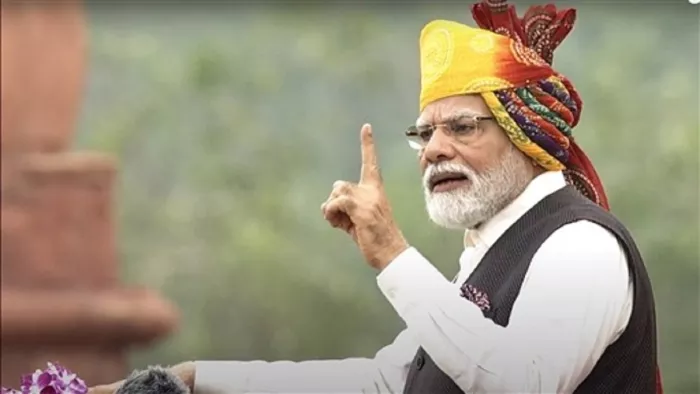 Independence Day 2023: पीएम मोदी अपने संबोधन के दौरान देशवासियों की जगह परिवारजन शब्द का इस्तेमाल कर रहे हैं।