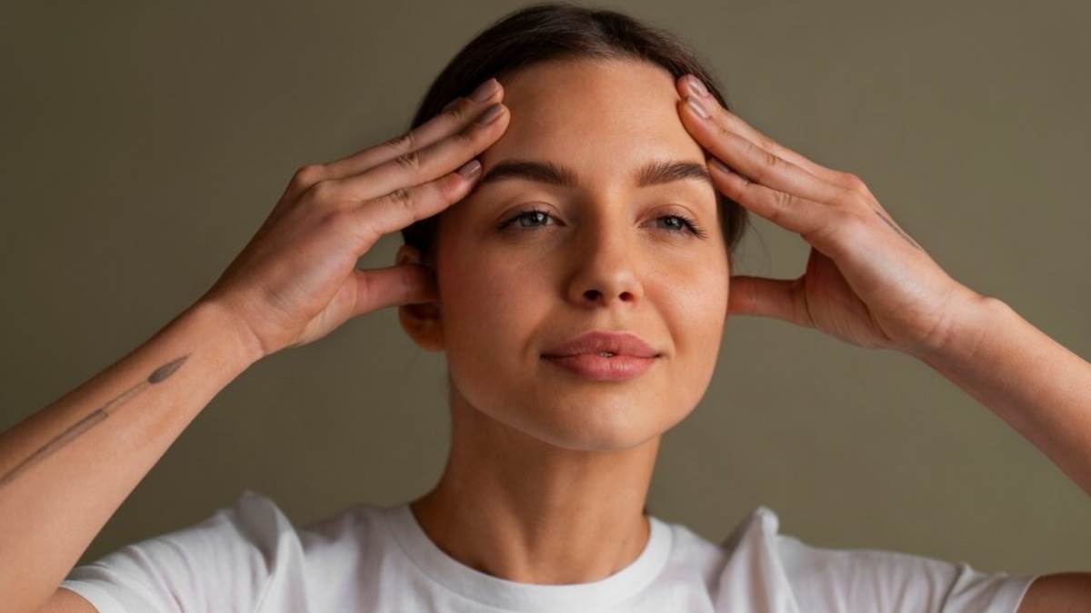 https://www.jagranimages.com/images/newimg/15082024/15_08_2024-facial_yoga_23778946.jpg