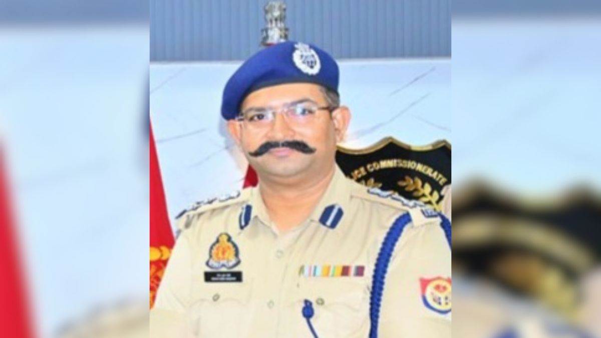 on independence day 20 policemen of agra police commissionerate received the excellent service medal