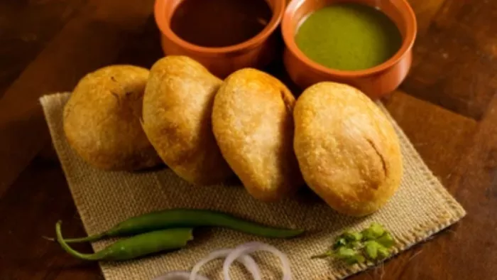 इस विधि से बनाएं Stuffed Besan Kachori (Picture Credit- Freepik)