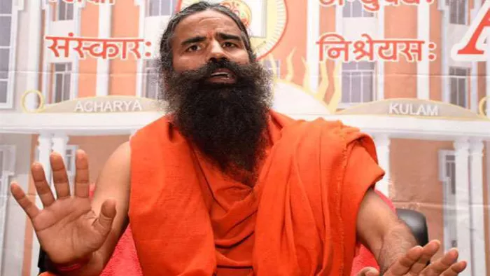 Baba Ramdev: मीडिया से बात करते हुए बाबा रामदेव। फाइल फोटो