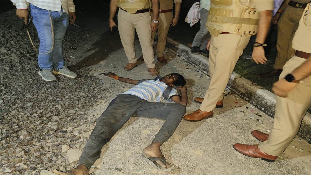 varanasi news notorious chain snatcher injured in police encounter