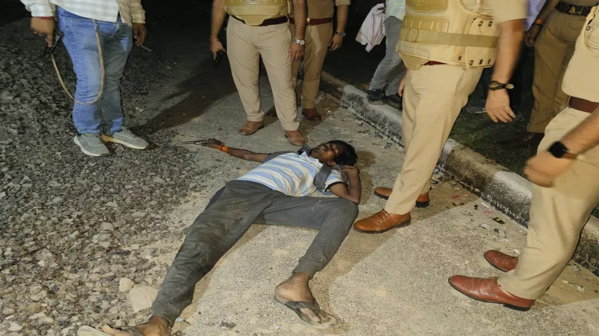 UP Police: Encounter: पुलिस मुठभेड़ में बिहार के बदमाश को गोली लगी, चोरी की बाइक व तमंचा बरामद