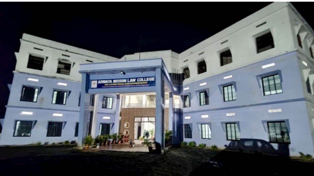 https://www.jagranimages.com/images/newimg/15082025/15_08_2025-advaita_mission_law_college_24014255.jpg