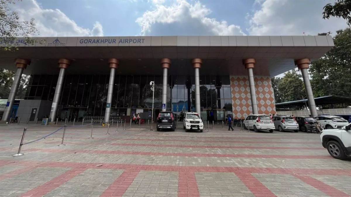 https://www.jagranimages.com/images/newimg/15082025/15_08_2025-airport_gkp_24013879.jpg