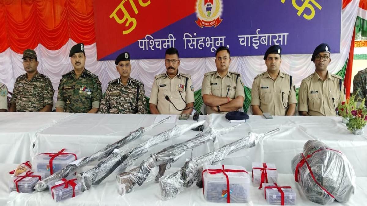 https://www.jagranimages.com/images/newimg/15082025/15_08_2025-chaibasa_police_24014240.jpg