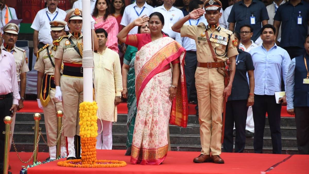 https://www.jagranimages.com/images/newimg/15082025/15_08_2025-cm_rekha_gupta_29_24013845.jpg