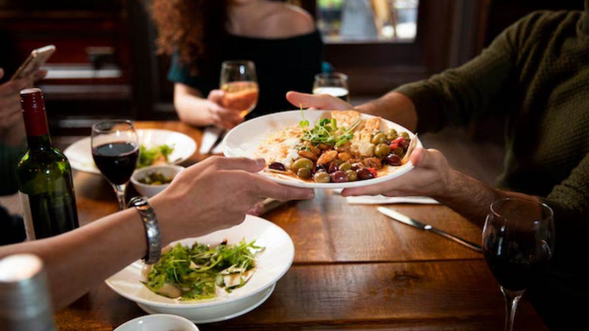https://www.jagranimages.com/images/newimg/15082025/15_08_2025-dinner_24013984.jpg