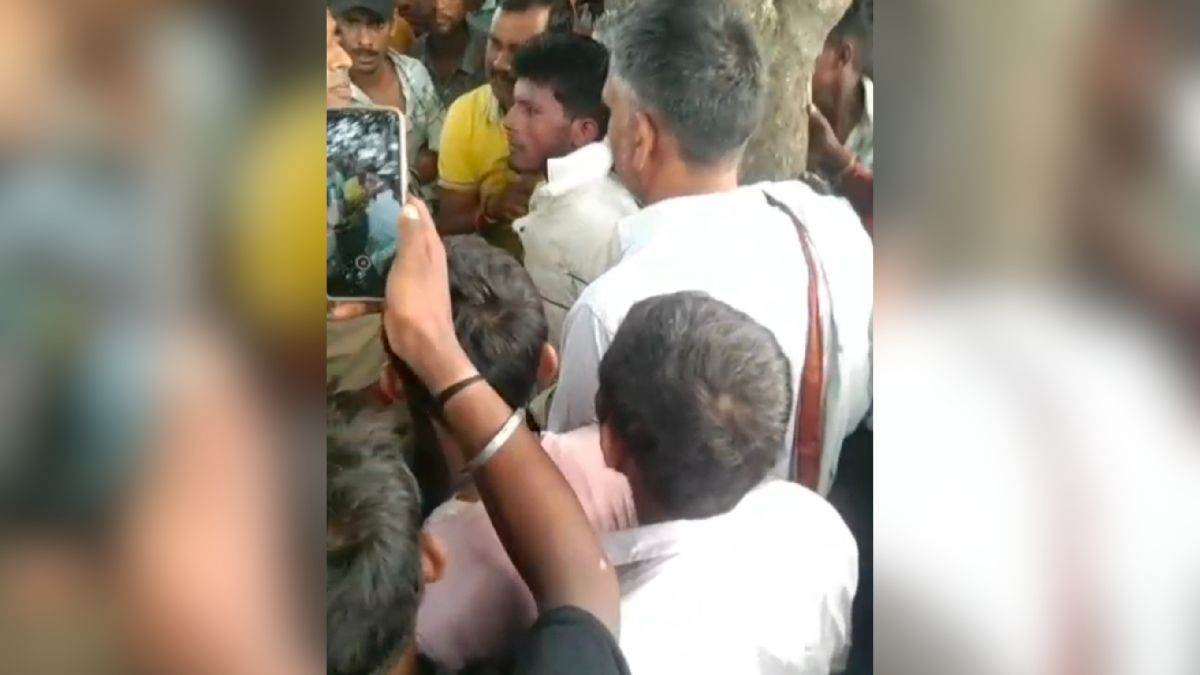 https://www.jagranimages.com/images/newimg/15082025/15_08_2025-farrukhabad_beaten_up_24014260.jpg