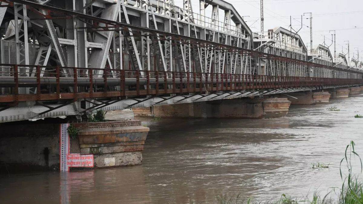 https://www.jagranimages.com/images/newimg/15082025/15_08_2025-flood_24014319_215135313.jpg