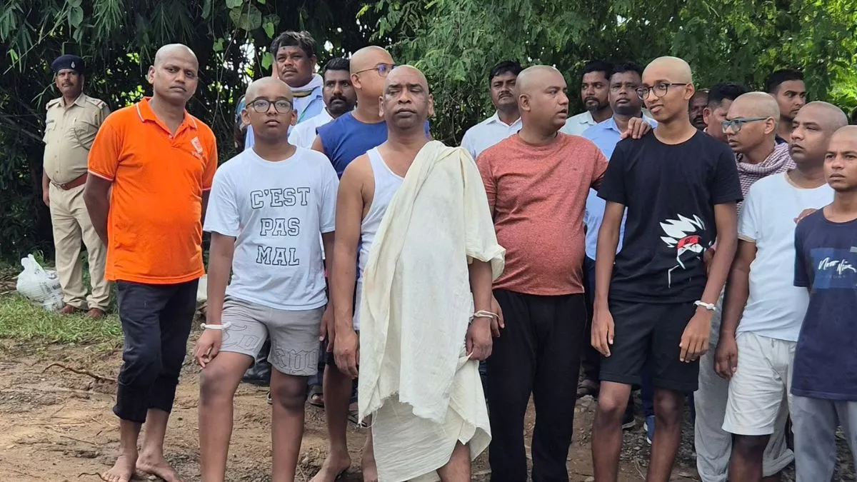 Jharkhand News: शिबू सोरेन के दशकर्म की प्रक्रिया पूरी, CM हेमंत सोरेन ने पूरे परिवार संग कराया मुंडन