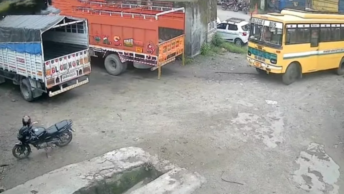 चंबा के सुल्तानपुर में राहगीर को टक्कर मार ऊपर से गुजर गई बस, बाल-बाल बची जान