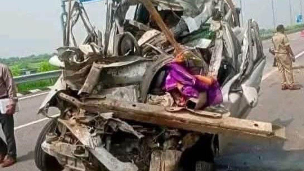 https://www.jagranimages.com/images/newimg/15082025/15_08_2025-mahoba_accident_1_24014204.jpg
