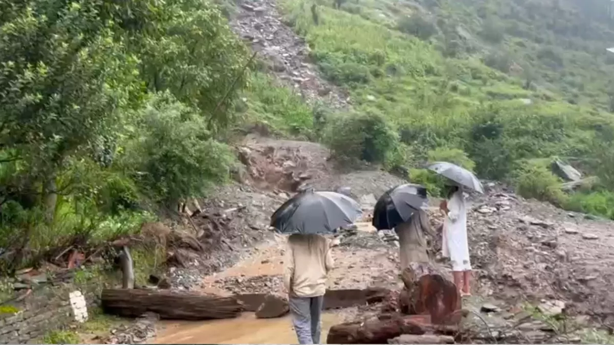 Himachal Rain: चंबा में बारिश का कहर जारी, तीसा में सभी स्कूल बंद; उफान पर नदियां-नाले