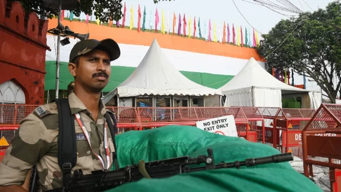 सेना और पुलिस की निगरानी में राजधानी, जमीन से आसमान तक रहेगा कड़ा पहरा।