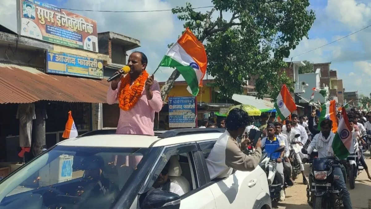 Independence Day: स्वतंत्रता दिवस पर तिरंगे के रंग में रंगा सिद्धार्थनगर, गूंजे देशभक्ति के स्वर