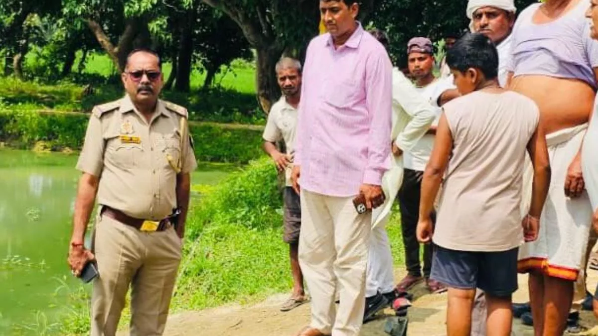Sultanpur News: अमृत सरोवर में डूब रहे भतीजे को बचाने के चक्‍कर में चाचा भी डूबे, दोनों की मौत