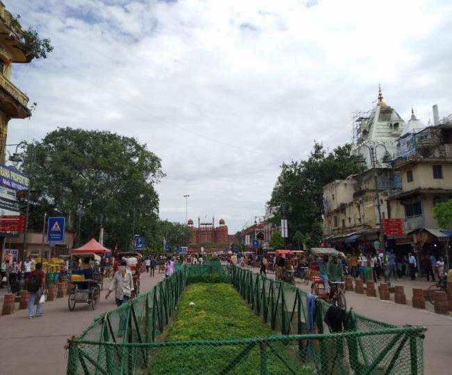 इन दिनों पर्यटकों व स्थानीय लोगों का आकर्षण का केंद्र बनी हुई है।