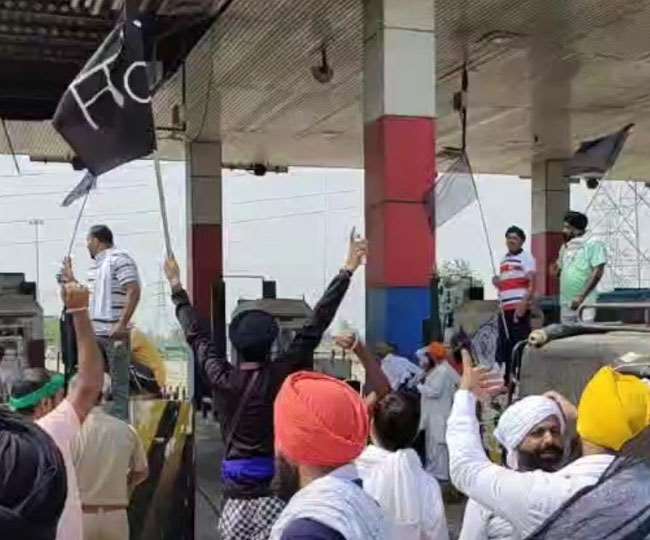 हरियाणा में बीते दिनों बसताड़ा टोल पर प्रदर्शन करते कृषि कानून विरोधी आंदोलनकारी। फाइल