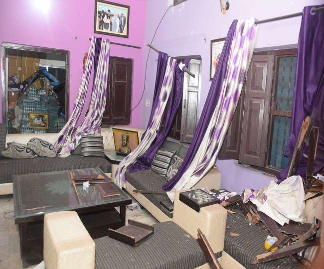 उत्‍तराखंड में भाजपा जिलाध्यक्ष के घर ब्लास्ट, दहल गया पूरा इलाका, गेट, दरवाजे और खिड़कियां ध्‍वस्‍त