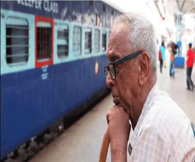Indian Railway: ट्रेन में सीनियर सिटीजन को मिलेगी लोअर बर्थ की कंफर्म सीट, बस जान लें टिकट बुकिंग का ये तरीका