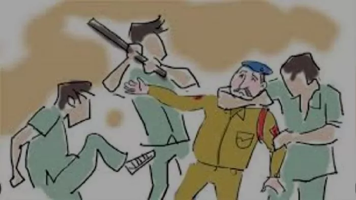 Attack on Police News: पुलिस फरार आरोपित की तलाश कर रही है। प्रतीकात्मक चित्र