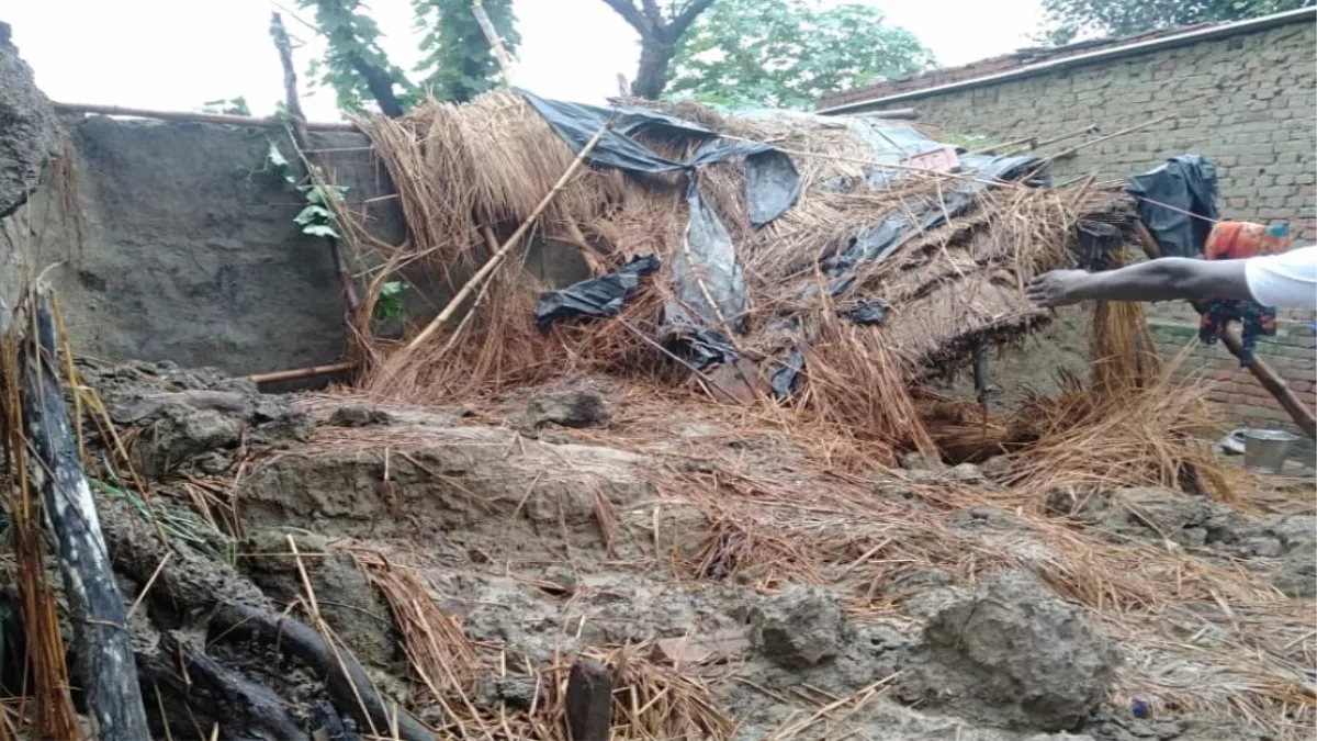 Accident in Jaunpur : जौनपुर में भारी बारिश के बाद कच्चा मकान गिरा, महिला की दबने से हुई मौत