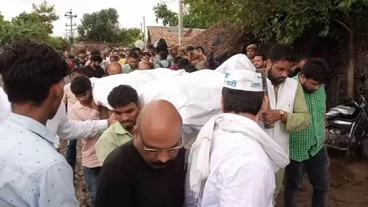 Lakhimpur Kheri Case भारी विरोध के बाद हुआ दलित बहनों का अंतिम संस्कार