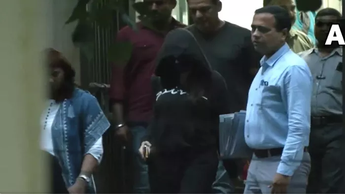 दिल्ली पुलिस ने नोरा फतेही से पांच घंटे की पूछताछ।