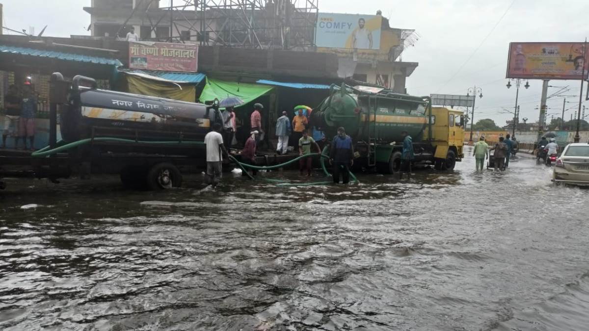 Gorakhpur Weather: गोरखपुर में झूमकर बरसे बादल, अगले दो दिनों तक वर्षा के आसार - Vimarsana News
