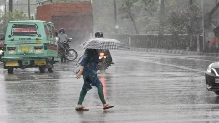 Weather Update: दिल्ली-एनसीआर के आसमान में छाए बादल, बारिश को लेकर IMD ने जारी की ताजा भविष्यवाणी