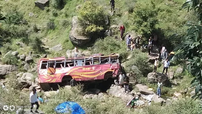 बताया जा रहा है कि बस जम्मू से पुंछ जा रही थी।