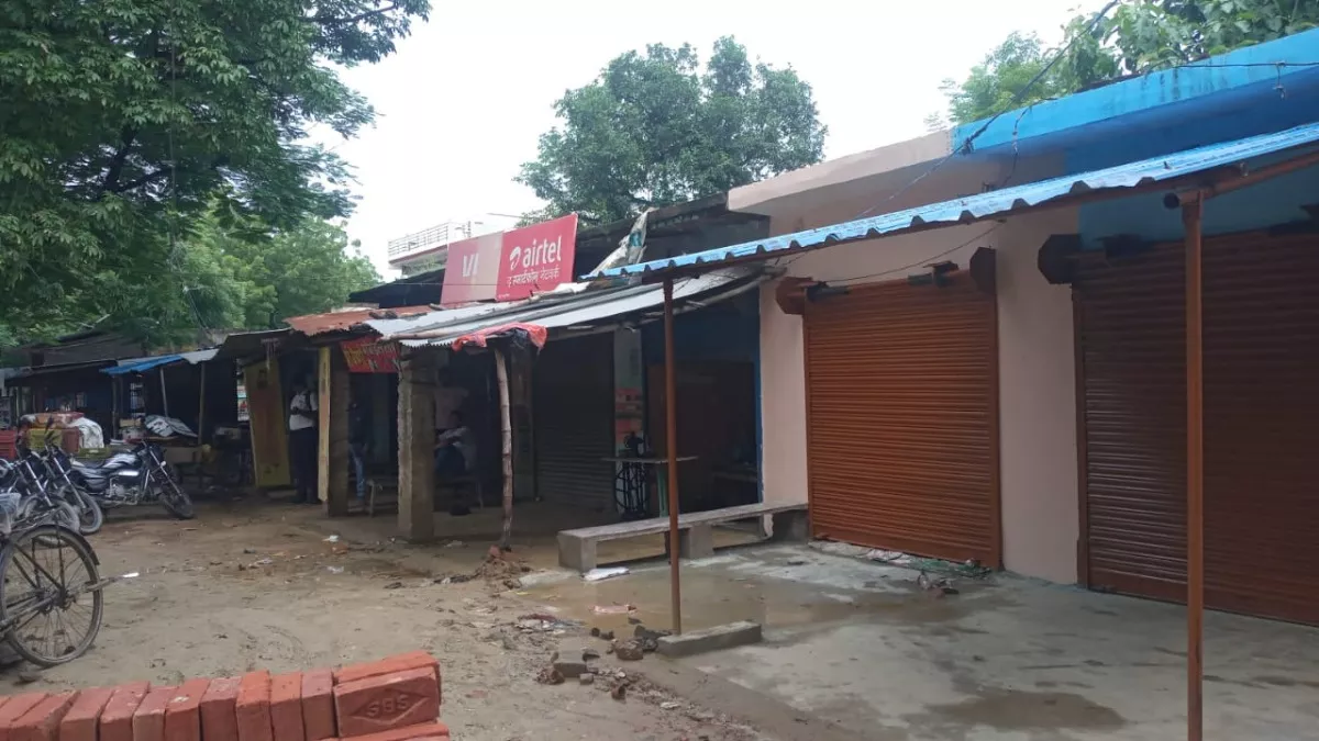 Sultanpur: डिप्टी सीएम केशव प्रसाद के आगमन पर पुलिस की मनमानी से नाराज लोग, चार घंटे पहले ही बंद करा दीं दुकानें