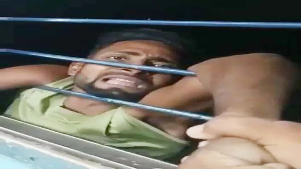 Video: बिहार में मोबाइल चोर को मिली ऐसी सजा कि कांप जाएगी रूह, ट्रेन की खिड़की से मांगता रहा जान की भीख